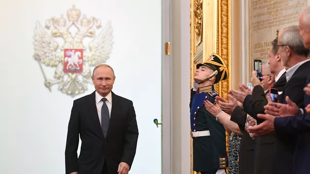 LIVE: Путин проводит встречу с членами правительства в преддверии инаугурации