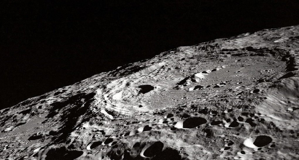 Китайский аппарат стартует на Луну для изучения ее обратной стороны